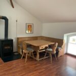 Apartment 4 - Essbereich mit Holzofen